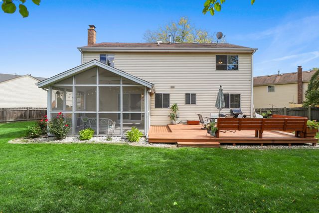 a view of backyard with sitting area and furniture
