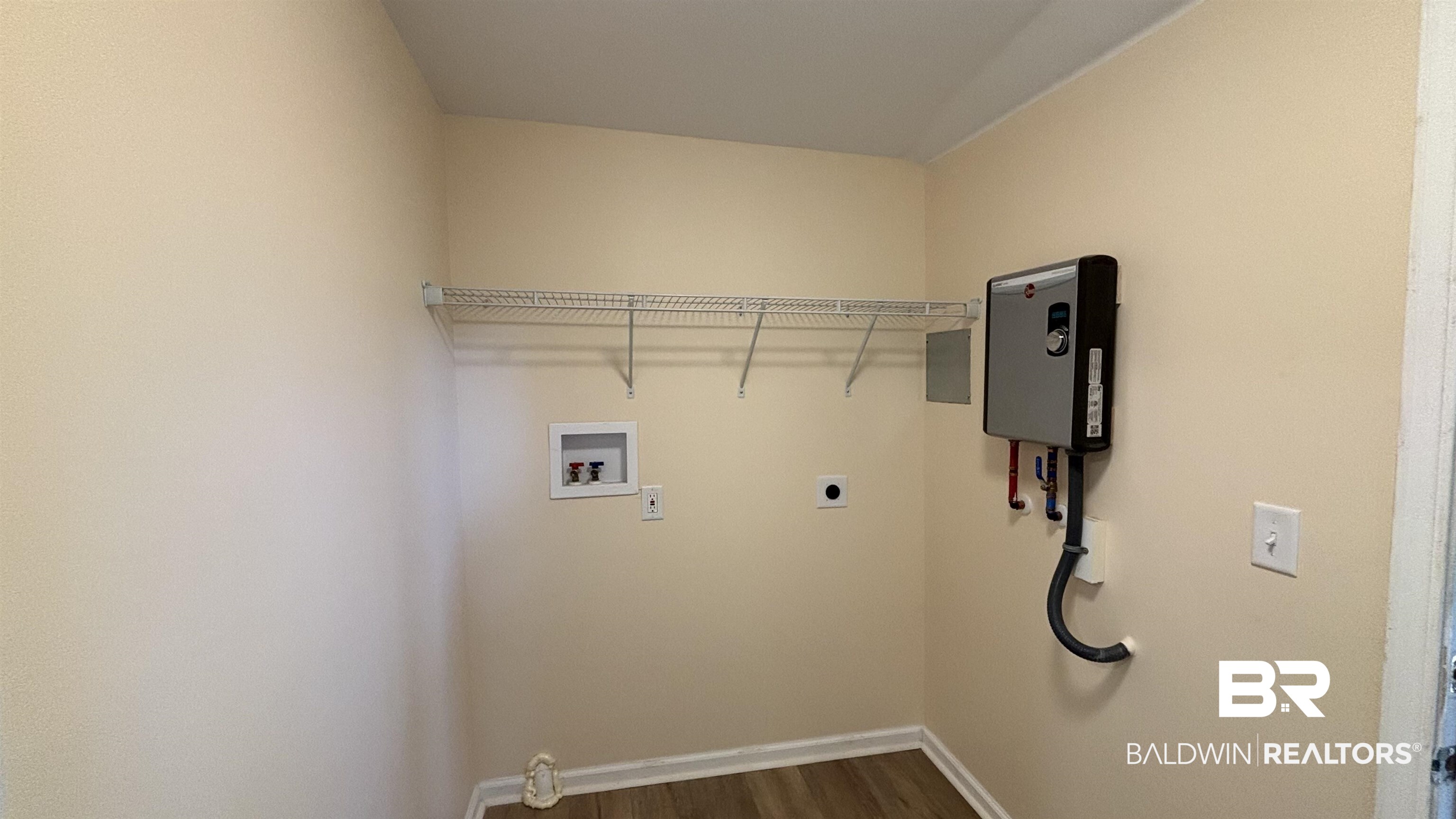 7251 Pinehill Road Daphne, AL 36526 - Photo 14 of 14 Laundry