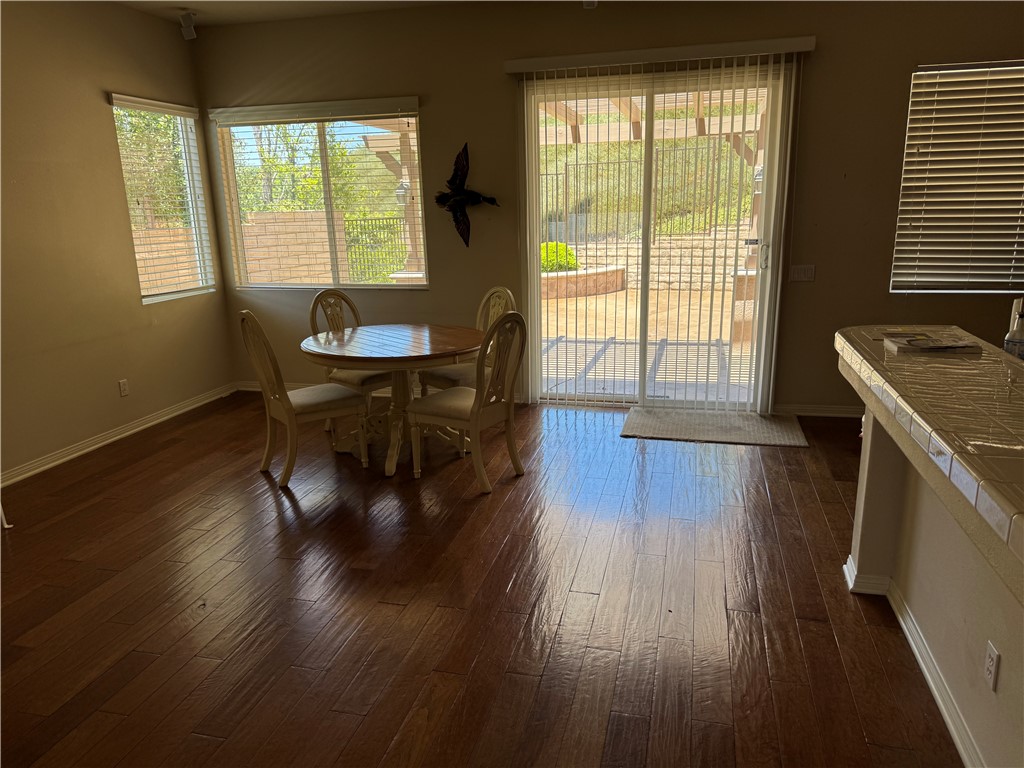 22045 Milestone Street Saugus, CA 91390 - Photo 5 of 8 Dining Area