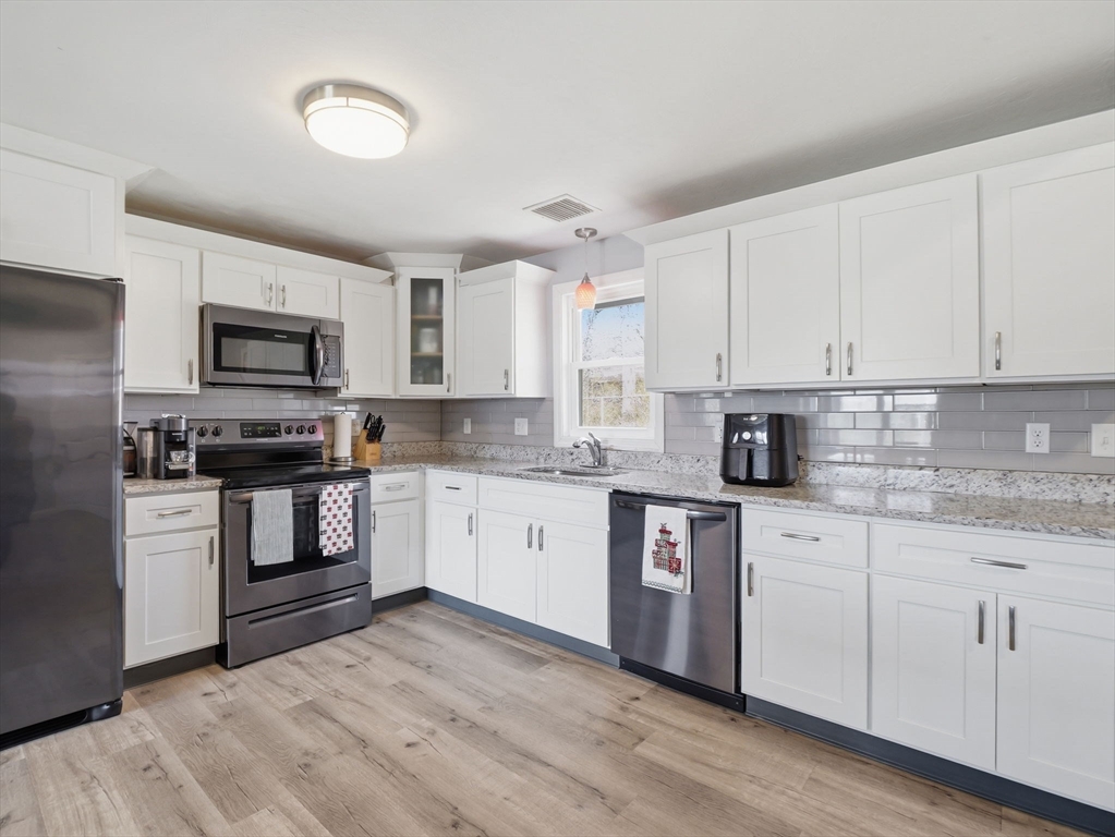 161 Keswick Road Brockton, MA 02302 - Photo 2 of 39