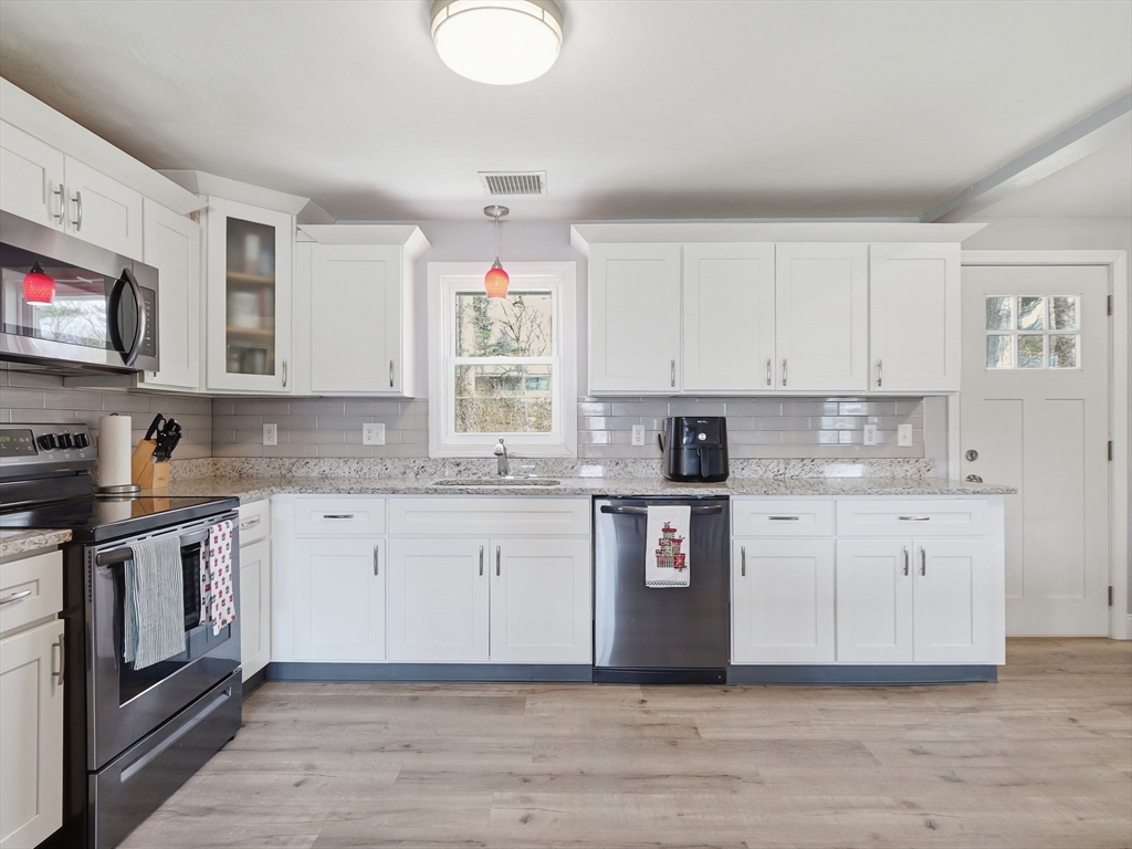 161 Keswick Road Brockton, MA 02302 - Photo 3 of 39