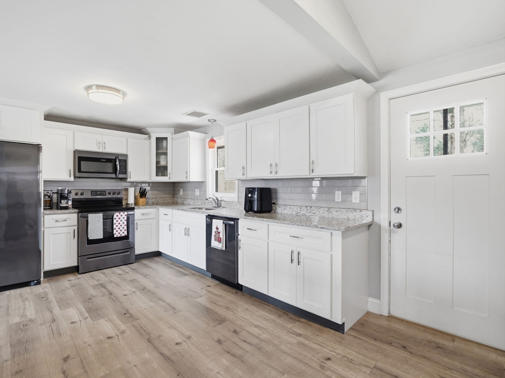 161 Keswick Road Brockton, MA 02302 - Photo 4 of 39