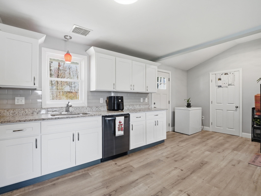 161 Keswick Road Brockton, MA 02302 - Photo 5 of 39