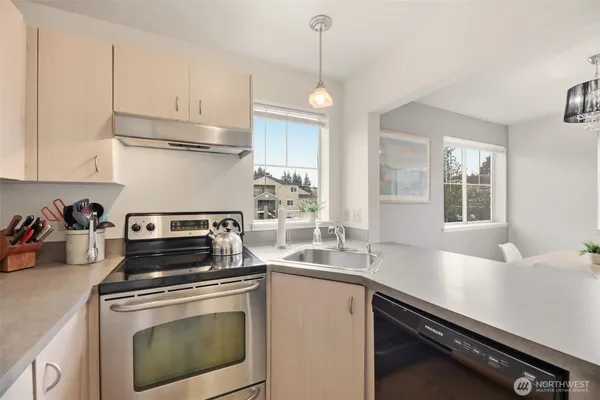 $375,000 | 5300 Harbour Pointe Boulevard, Unit N307, Mukilteo, WA 98275