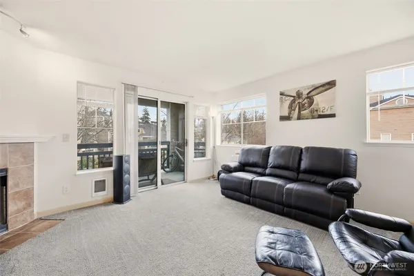 $375,000 | 5300 Harbour Pointe Boulevard, Unit N307, Mukilteo, WA 98275