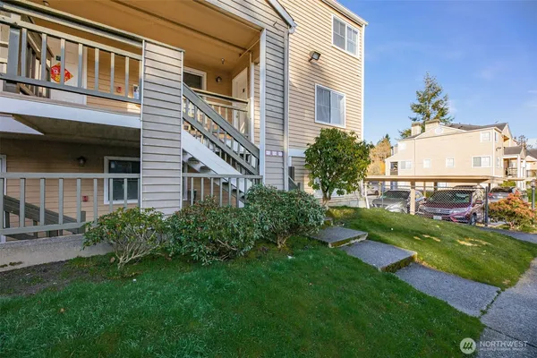 $375,000 | 5300 Harbour Pointe Boulevard, Unit N307, Mukilteo, WA 98275