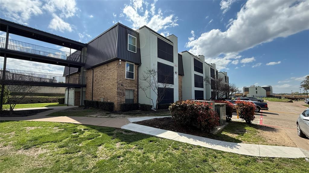 11460 Audelia Road, Unit 284 Dallas, TX 75243 - Photo 2 of 15 a view of a back yard
