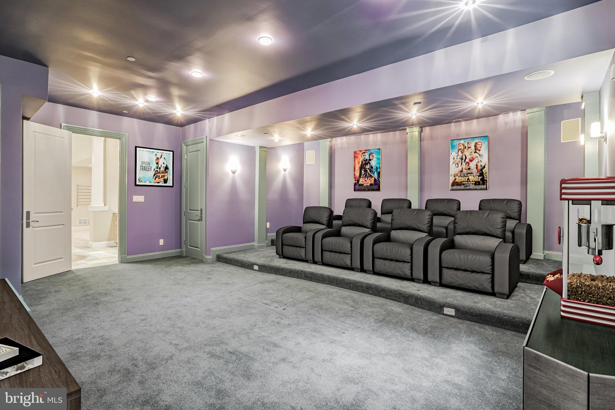 21612 Ripplemead Drive Gaithersburg, MD 20882 - Photo 28 of 39 a living room with furniture