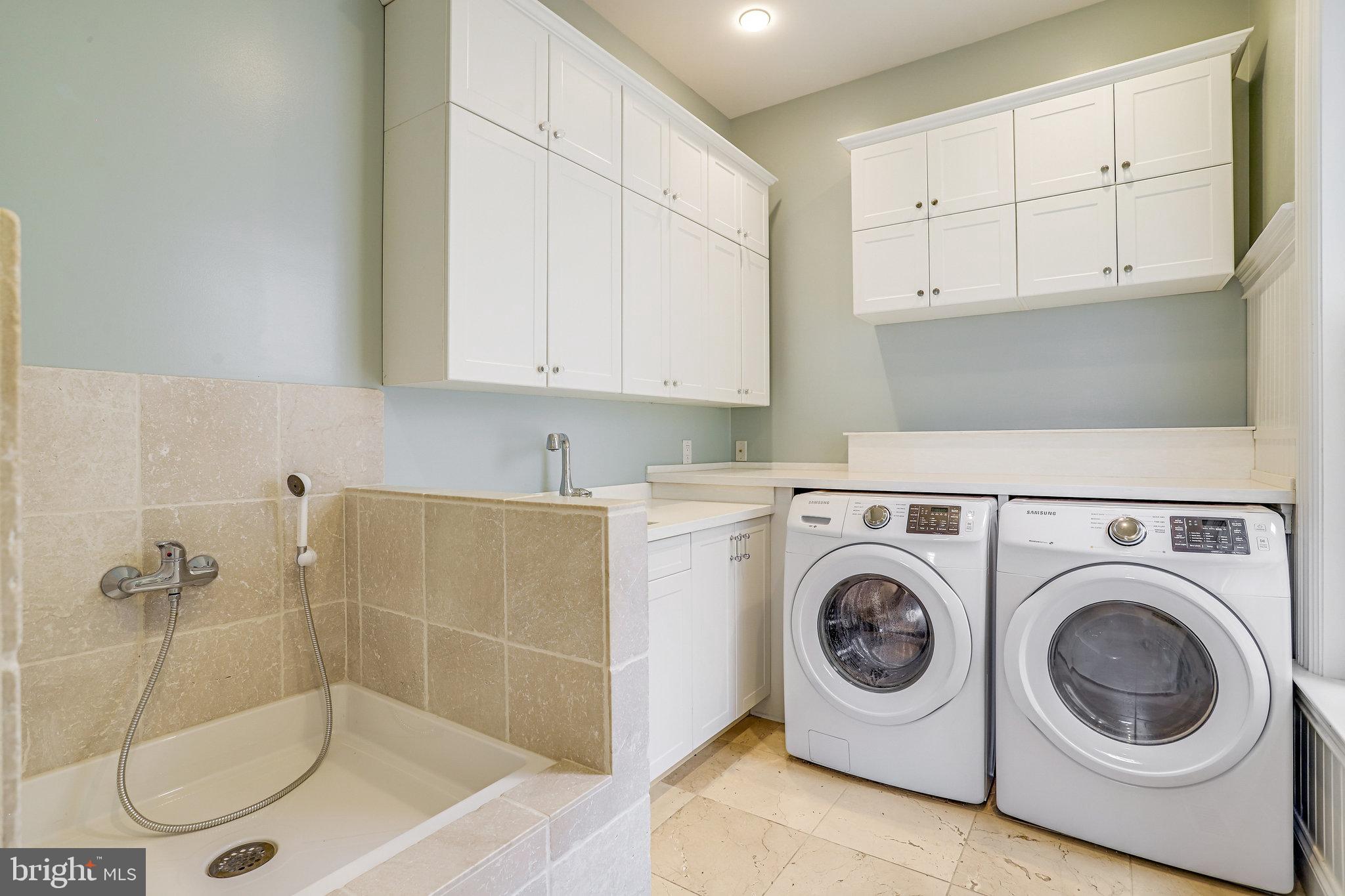 21612 Ripplemead Drive Gaithersburg, MD 20882 - Photo 29 of 39 a utility room with dryer and washer