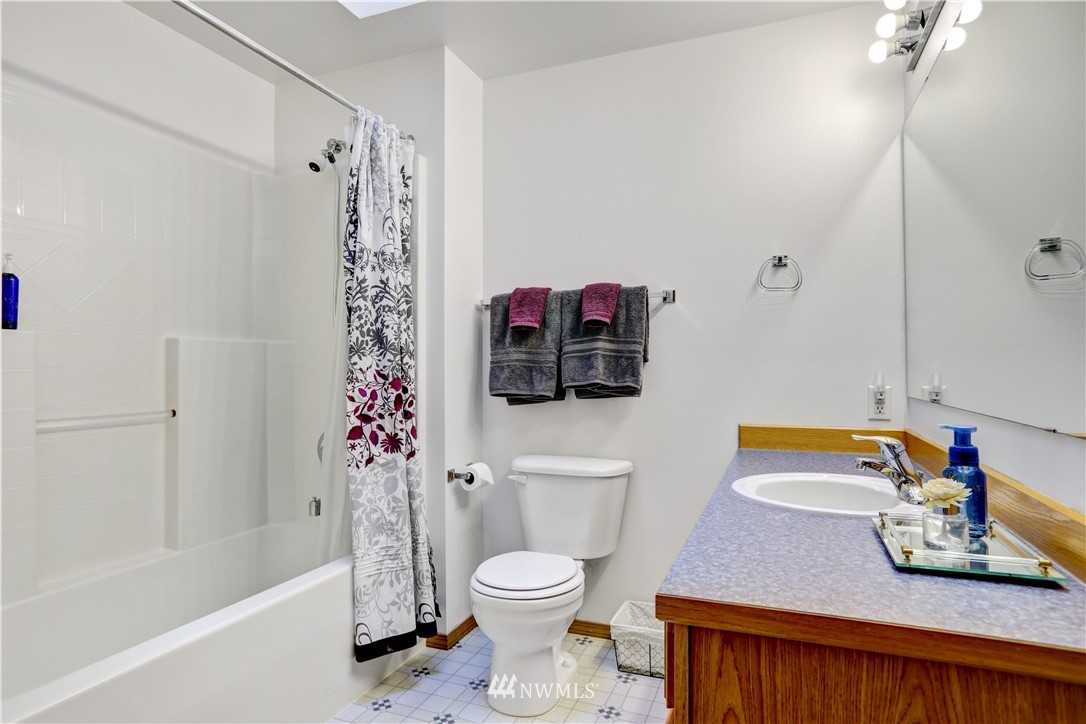 46040 Southeast Edgewick Road North Bend, WA 98045 - Photo 16 of 19 a bathroom with a bath tub a toilet and a shower curtain