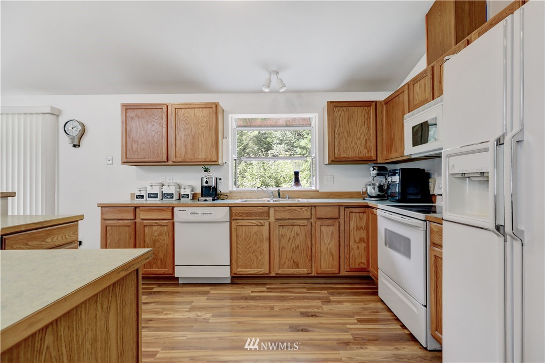46040 Southeast Edgewick Road North Bend, WA 98045 - Photo 7 of 19 a kitchen with a refrigerator stove top oven and sink