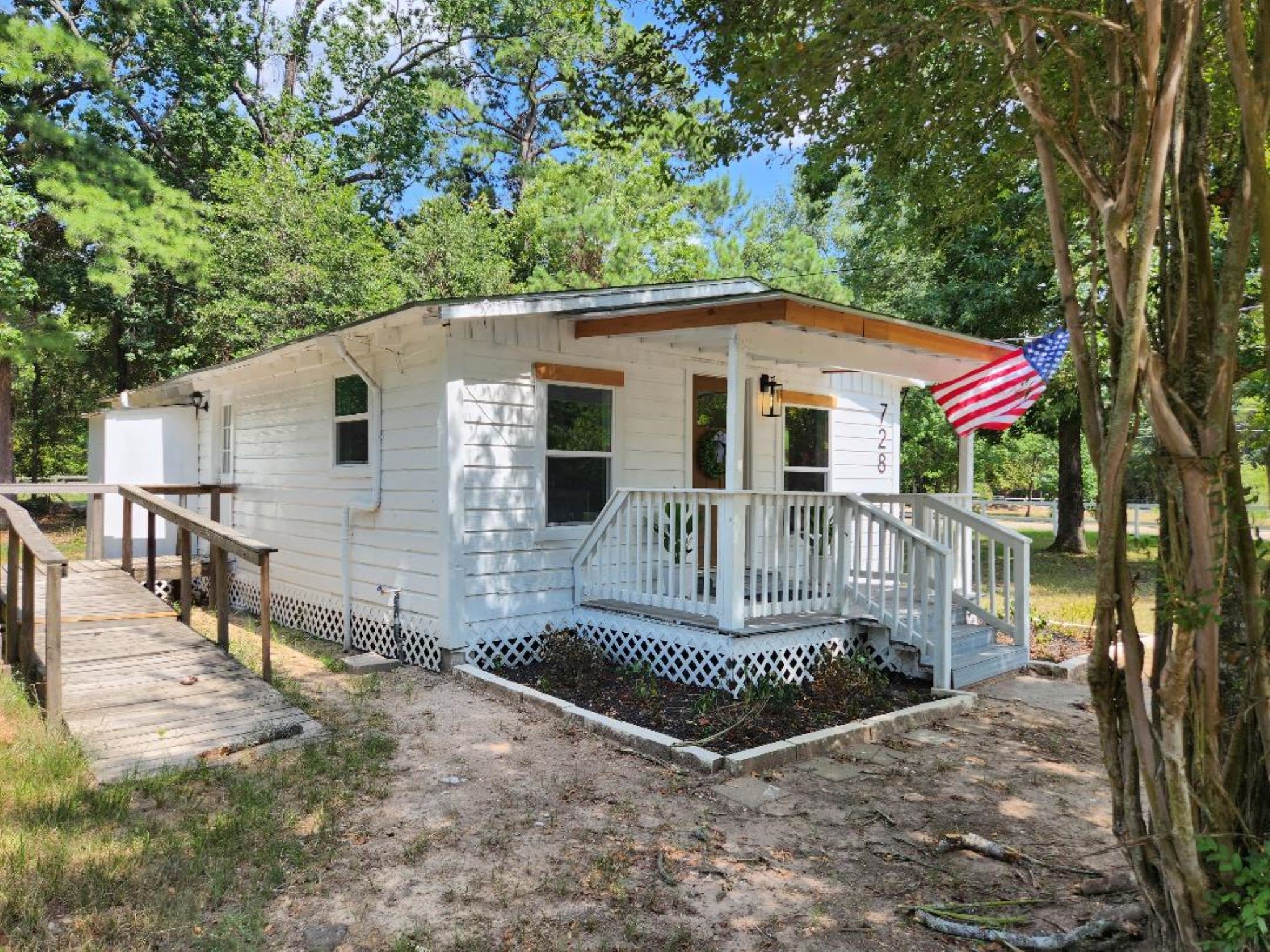 728 Hudson Road Conroe, TX 77304 - Photo 2 of 26
