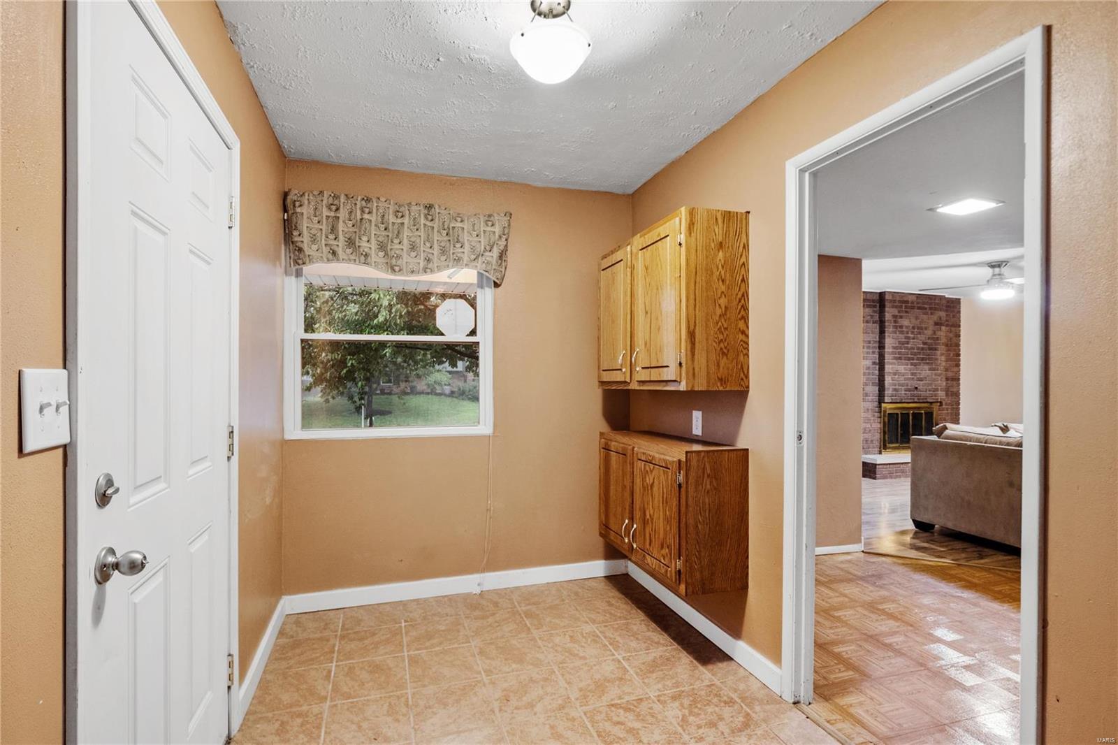 357 Bunker Hill Road Belleville, IL 62221 - Photo 5 of 32 Gallery Image 5