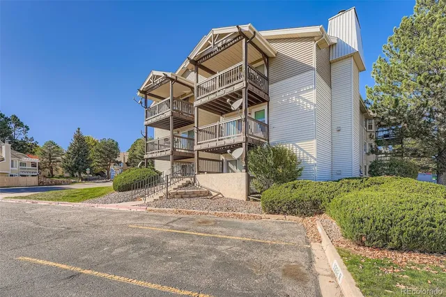a view of a house with a yard and plants