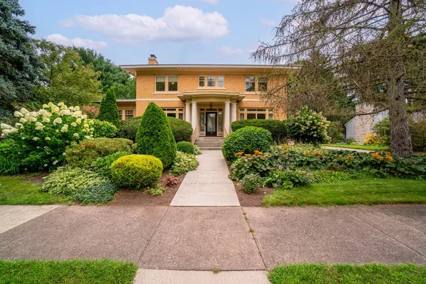 $950,000 | 707 West Columbia Street, Chippewa Falls, WI 54729