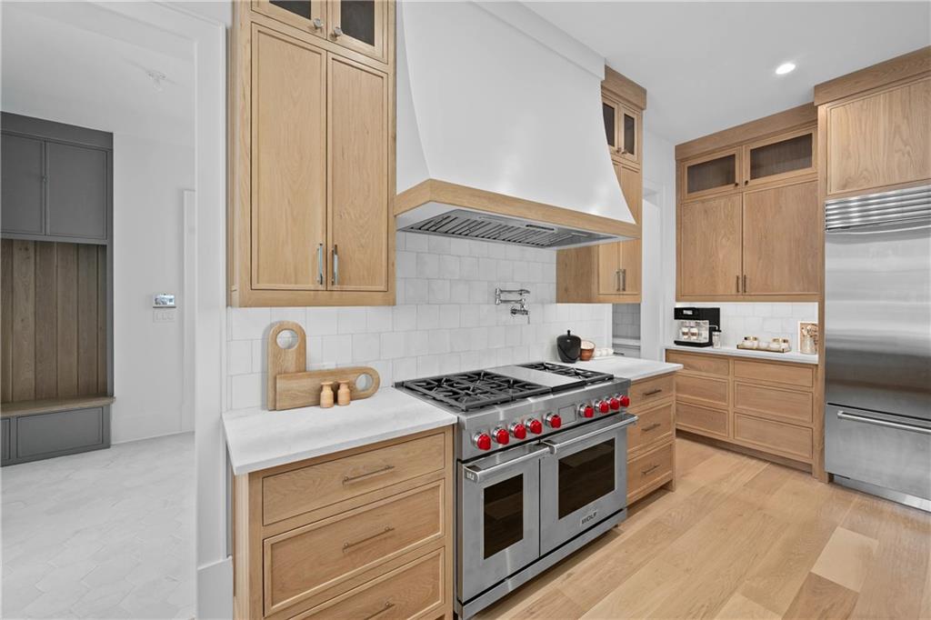 10210 Cedar Ridge Drive Milton, GA 30004 - Photo 8 of 24 a kitchen with stainless steel appliances a stove a sink and a refrigerator