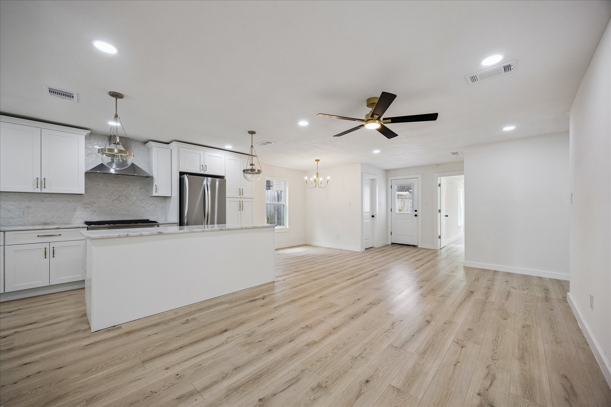 1630 Tabor Street Houston, TX 77009 - Photo 5 of 25 The living space is open for seamless entertainment.