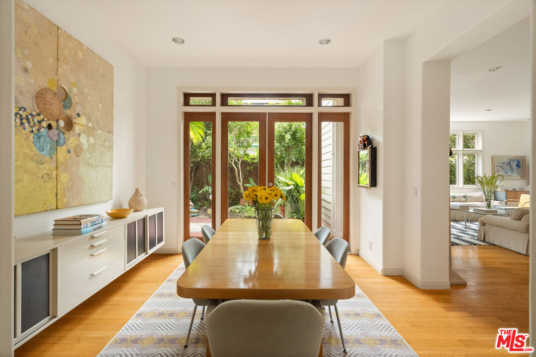 454 Sycamore Road Santa Monica, CA 90402 - Photo 8 of 32