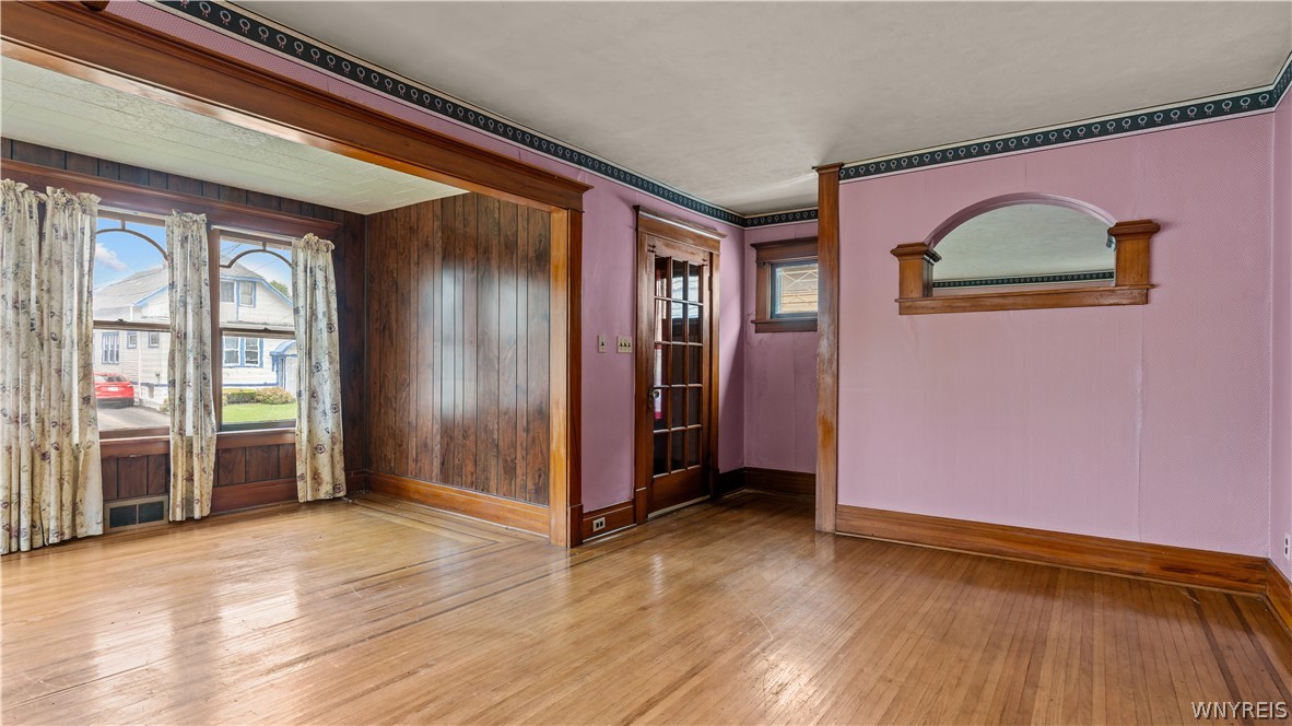 247 Rounds Avenue Buffalo, NY 14215 - Photo 5 of 37 Hardwoods