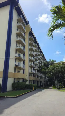 $1,850 | 4550 Northwest 9th Street, Unit 505E, Miami, FL 33126