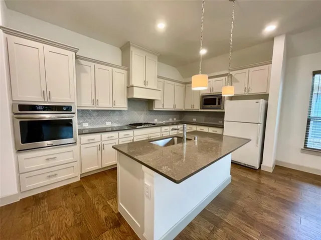 $2,950 | 2269 Lobo Lane, Carrollton, TX 75010