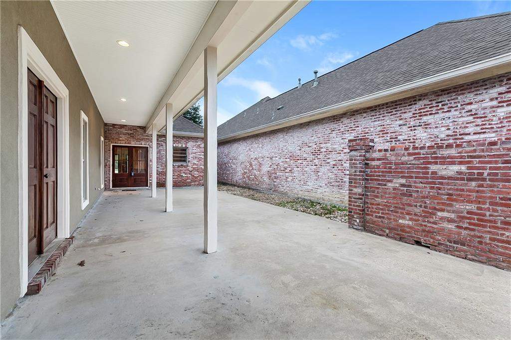 23759 Monarch Point Springfield, LA 70462 - Photo 3 of 17