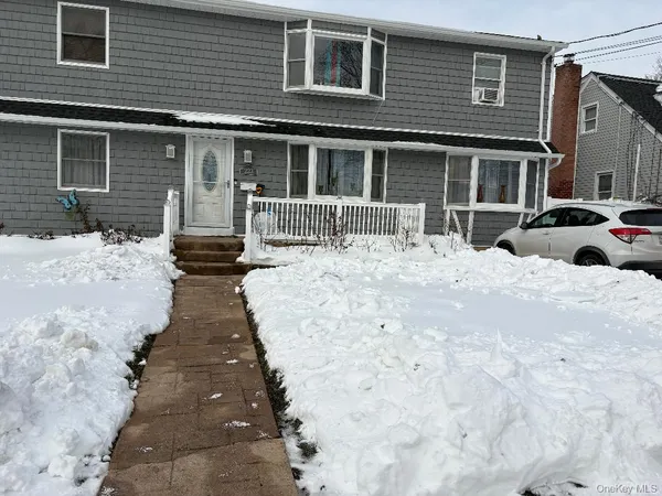 $2,900 | 223 Audley Court, Copiague, NY 11726