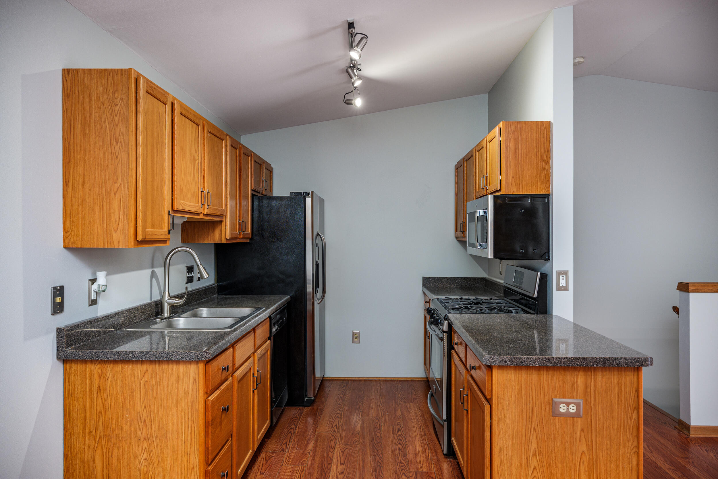 9920 74th Street, Unit F Kenosha, WI 53142 - Photo 5 of 31 Kitchen