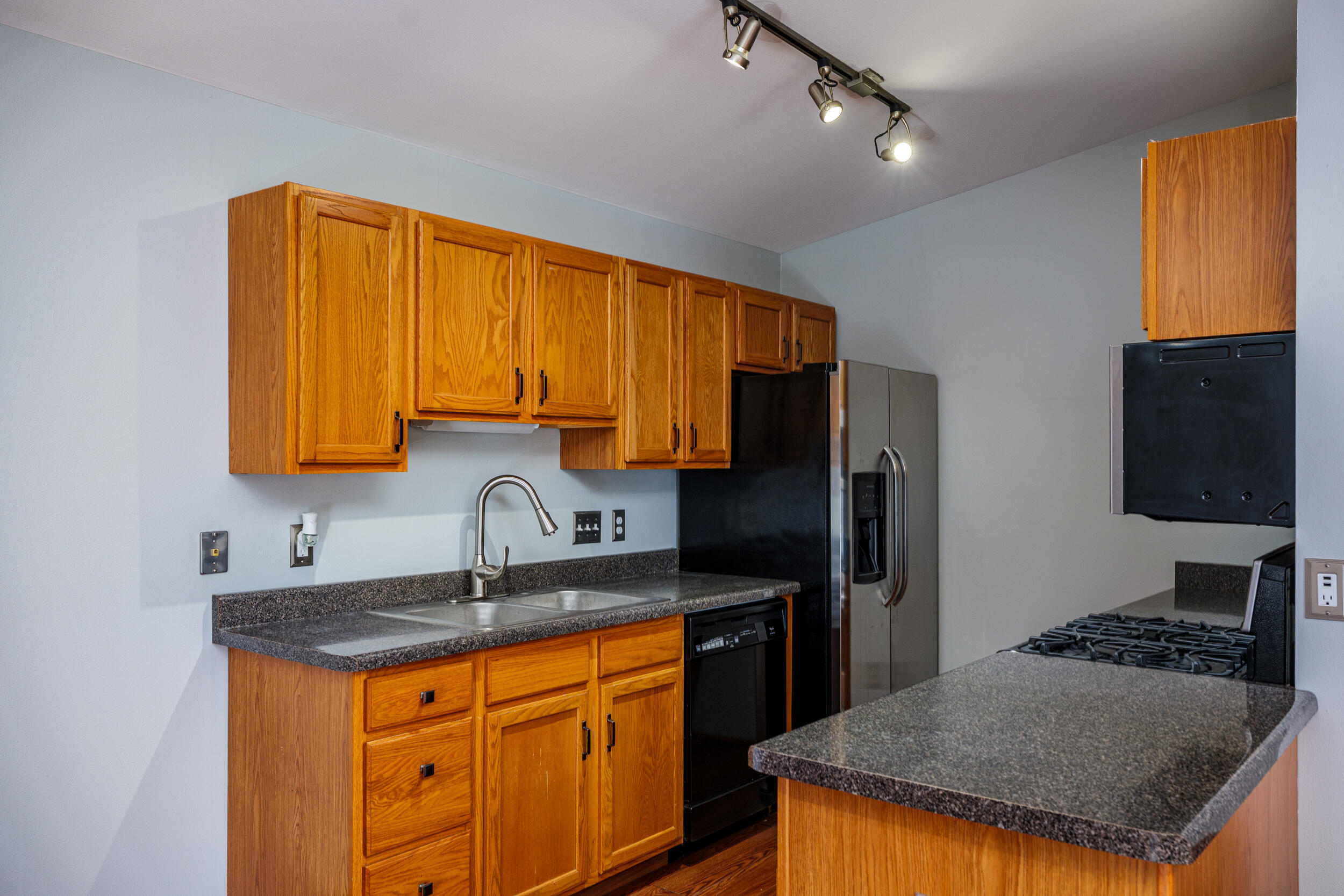 9920 74th Street, Unit F Kenosha, WI 53142 - Photo 6 of 31 Kitchen