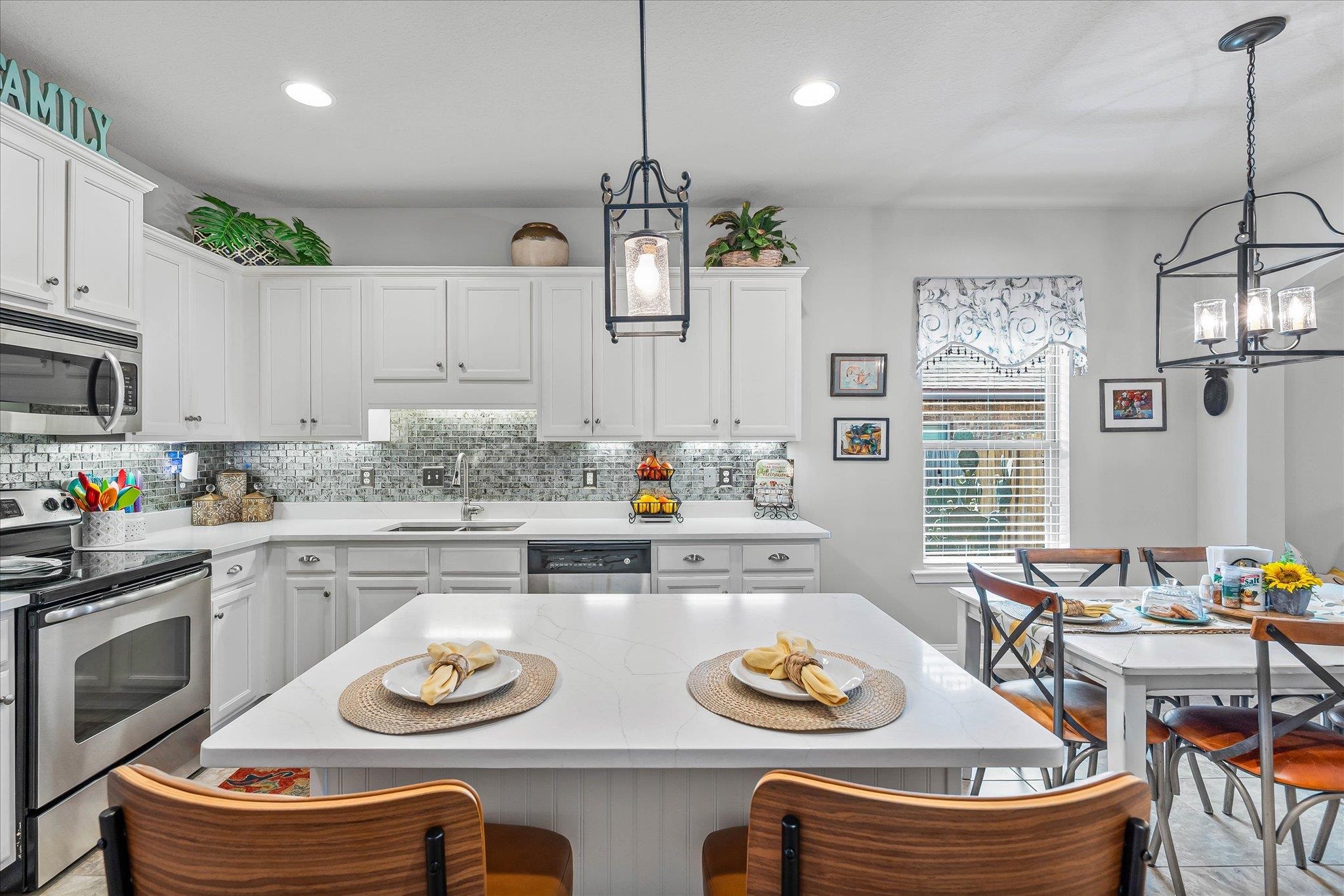 10677 Orkney Way Daphne, AL 36527 - Photo 7 of 22 Kitchen