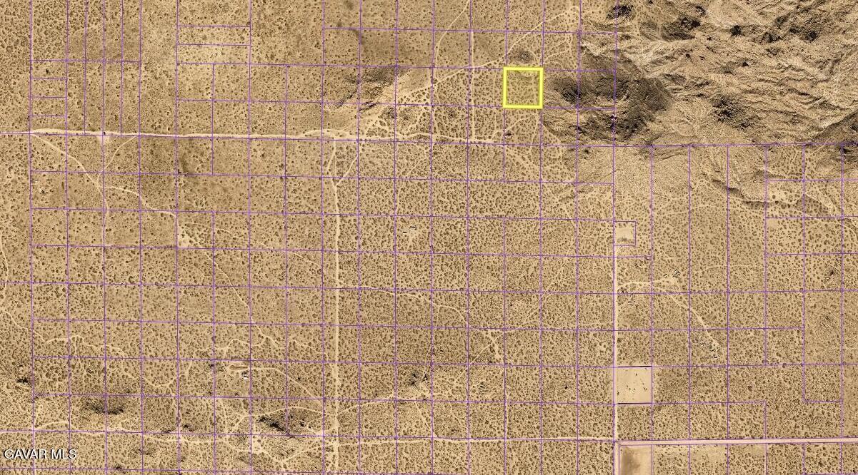 M14 125th Street East Lancaster, CA 93535 - Photo 11 of 13 a bathroom with a shower