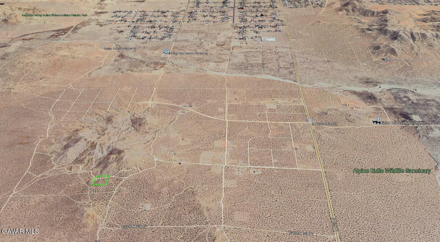 M14 125th Street East Lancaster, CA 93535 - Photo 5 of 13 a bathroom with a shower