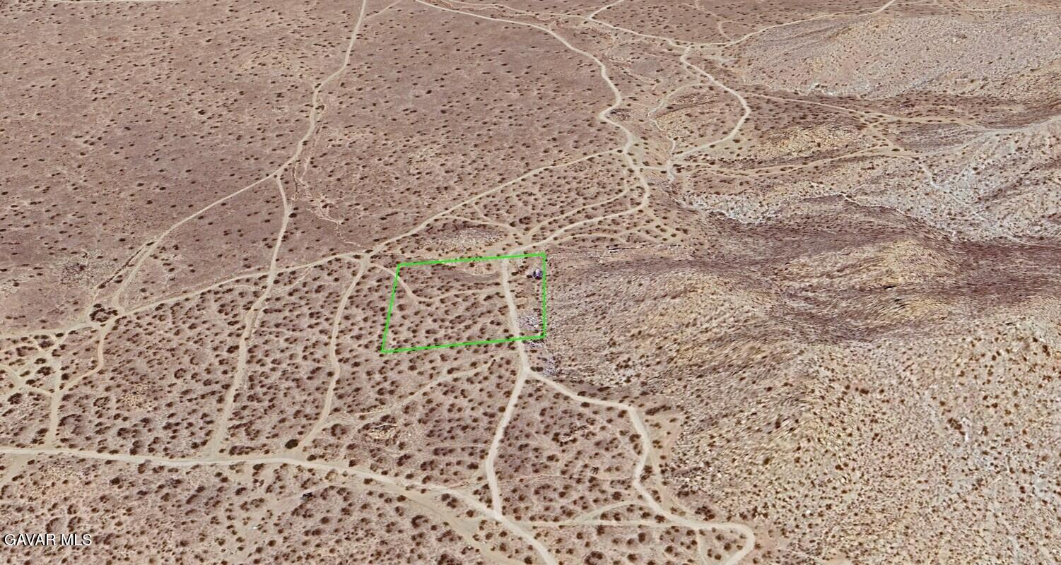 M14 125th Street East Lancaster, CA 93535 - Photo 7 of 13 a bathroom with a shower curtain