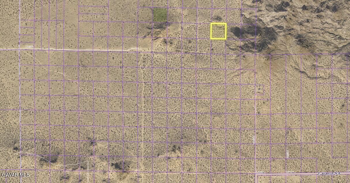 M14 125th Street East Lancaster, CA 93535 - Photo 10 of 13 a bathroom with a shower