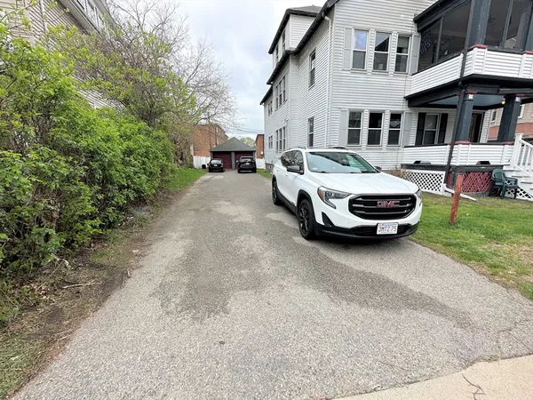 a car parked in front of a white house
