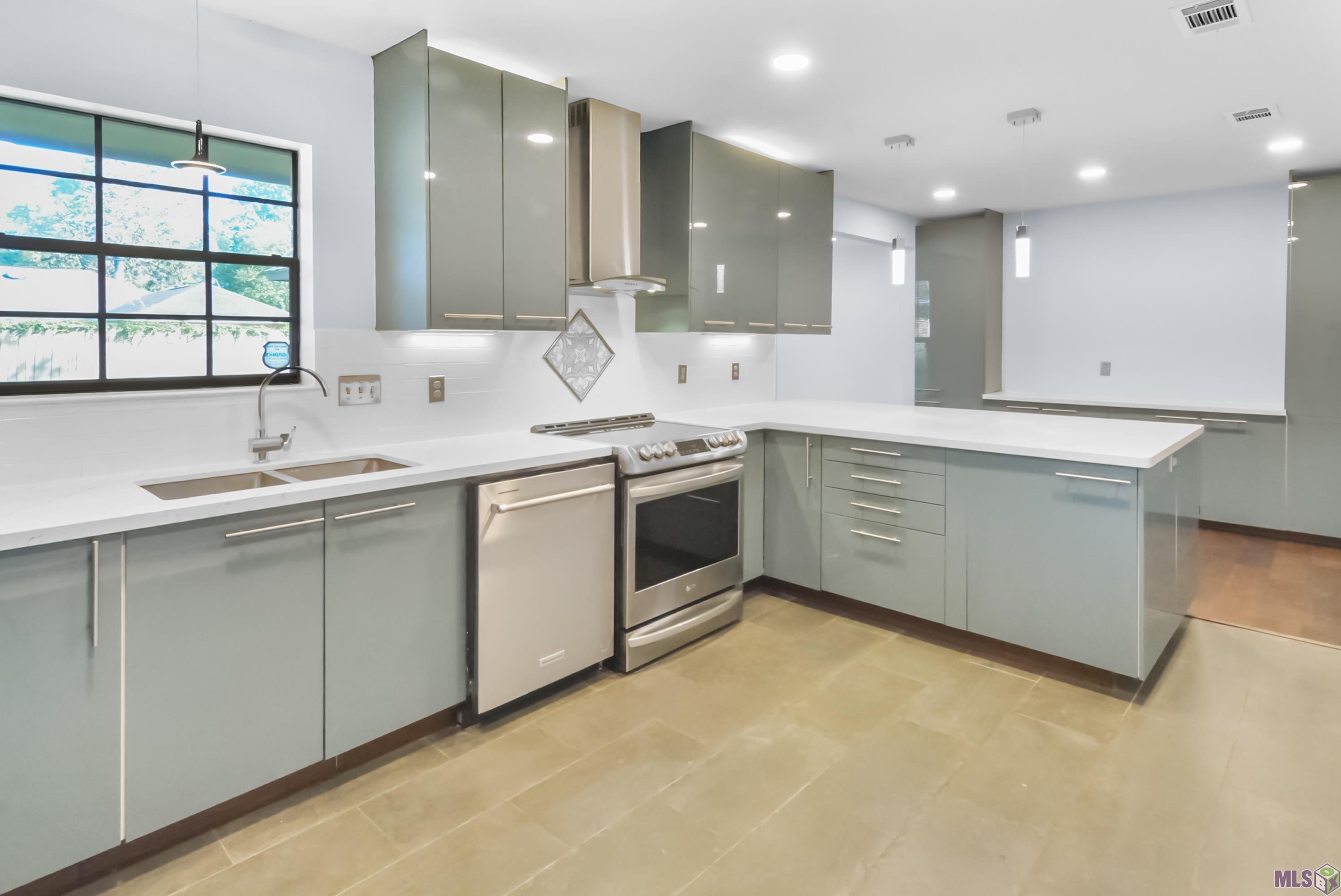 2122 General Lee Avenue Baton Rouge, LA 70810 - Photo 14 of 19 Kitchen