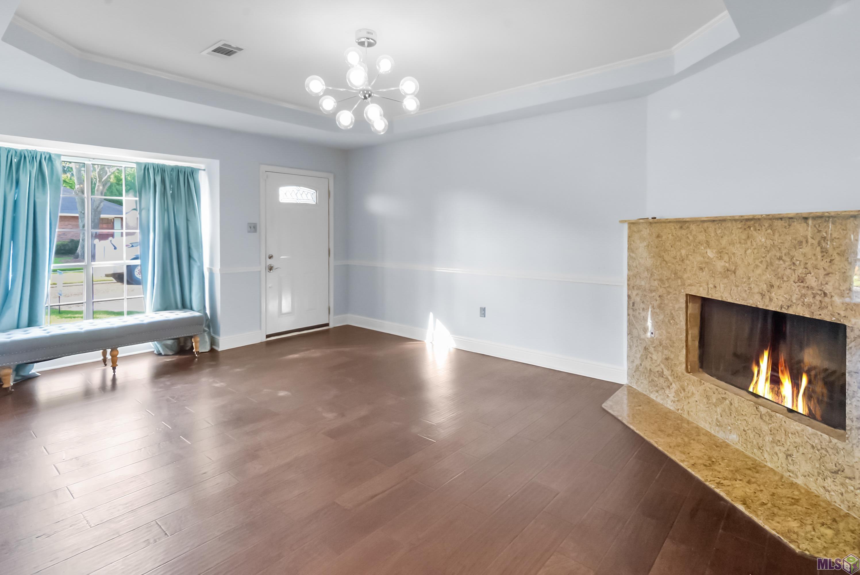 2122 General Lee Avenue Baton Rouge, LA 70810 - Photo 2 of 19 Living Room