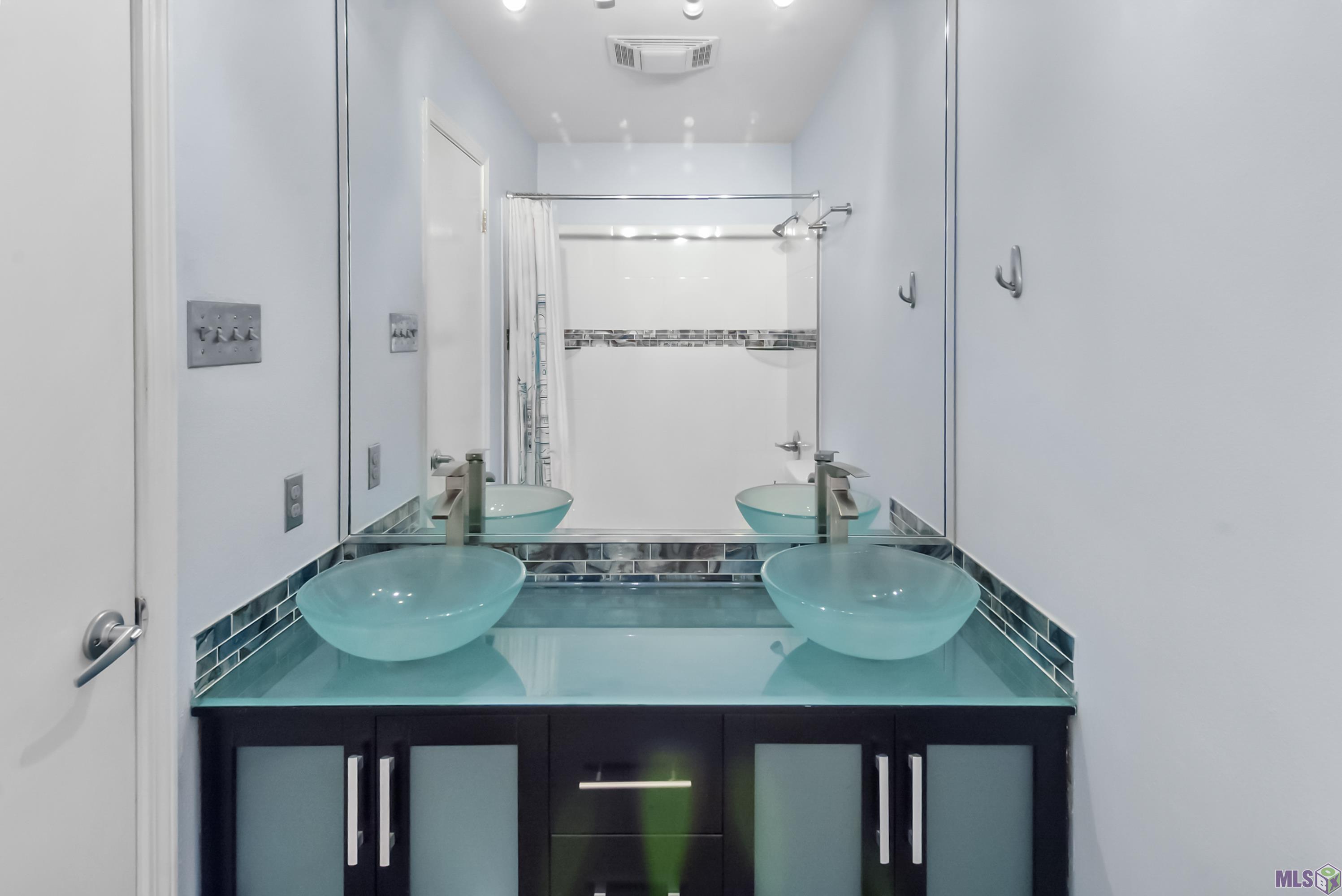 2122 General Lee Avenue Baton Rouge, LA 70810 - Photo 3 of 19 Guest Bathroom