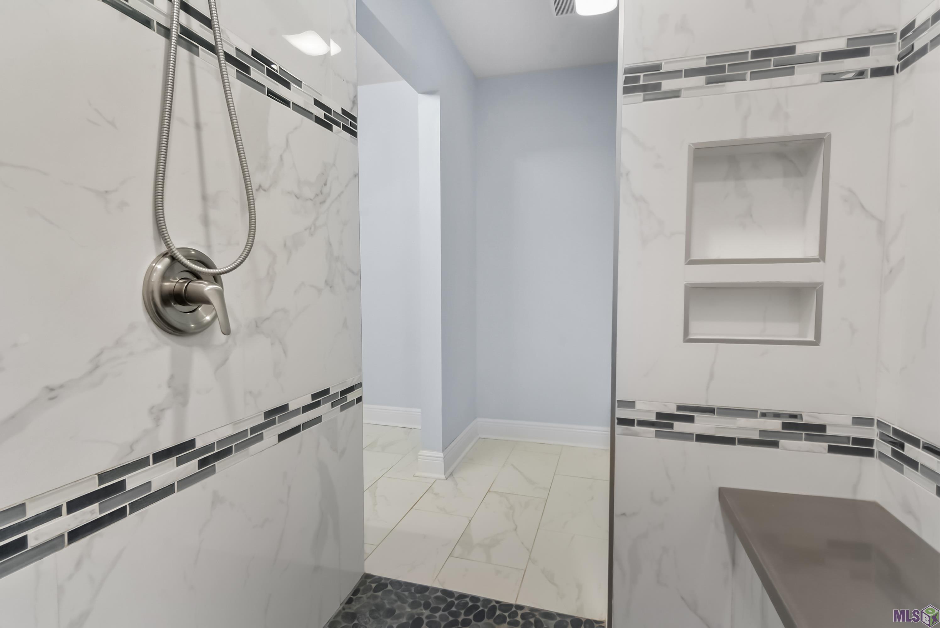 2122 General Lee Avenue Baton Rouge, LA 70810 - Photo 10 of 19 Primary Shower