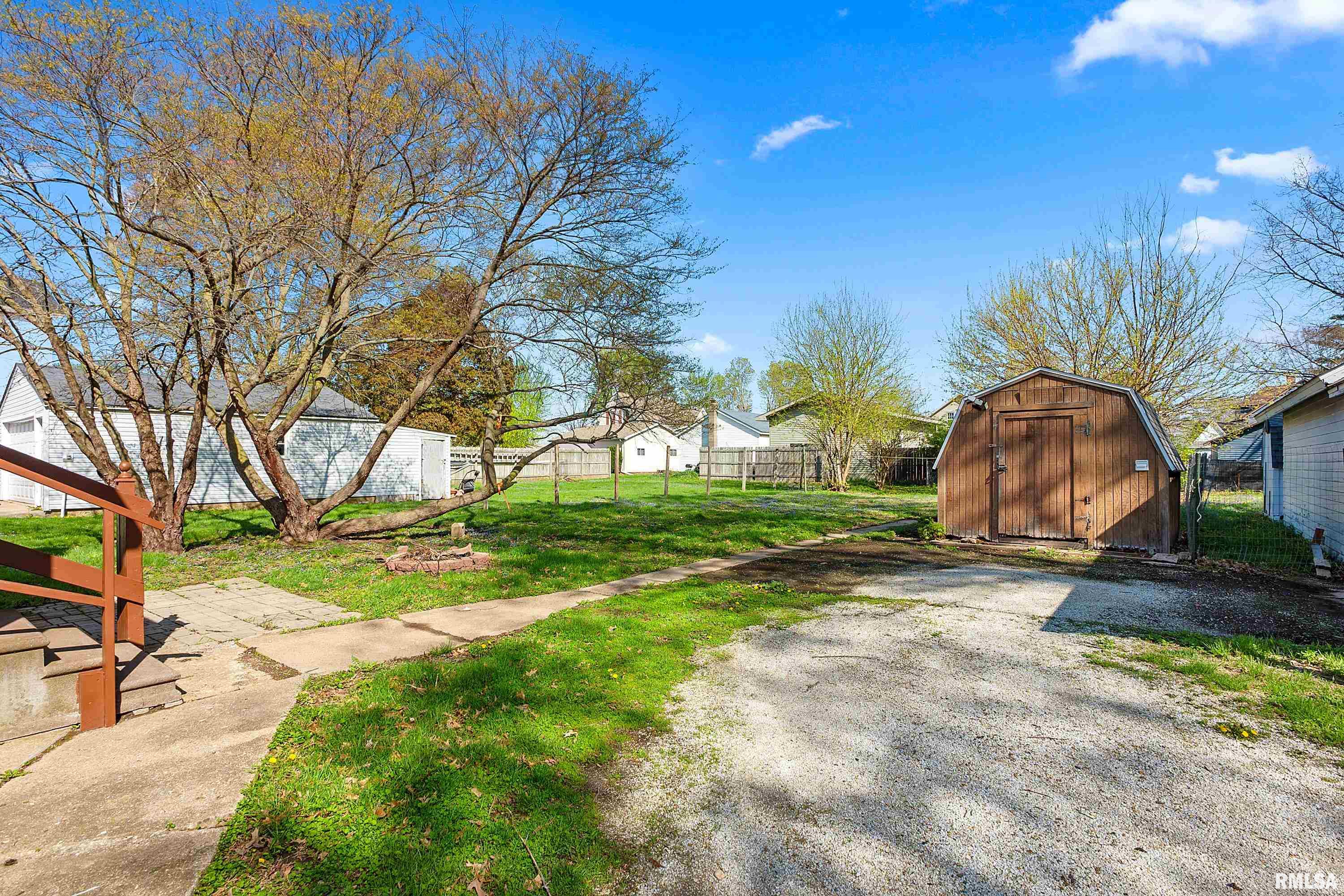 287 Fulton Place Canton, IL 61520 - Photo 3 of 17