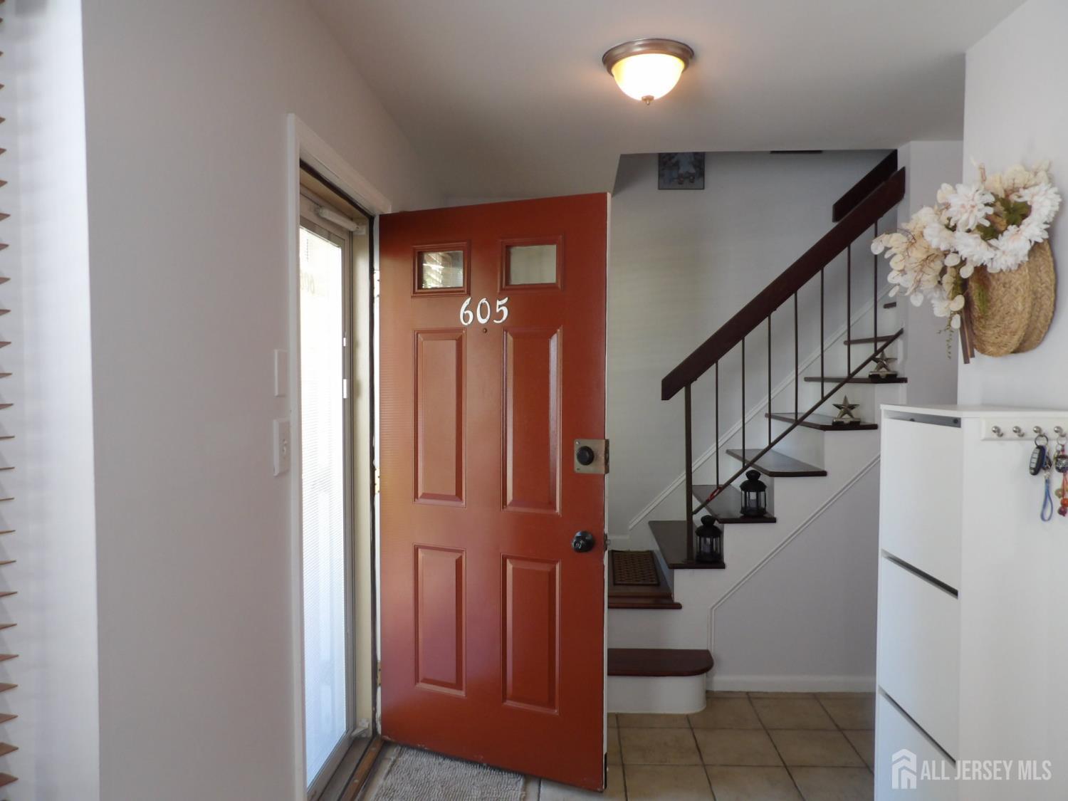 605 Timber Oaks Road Edison, NJ 08820 - Photo 5 of 43