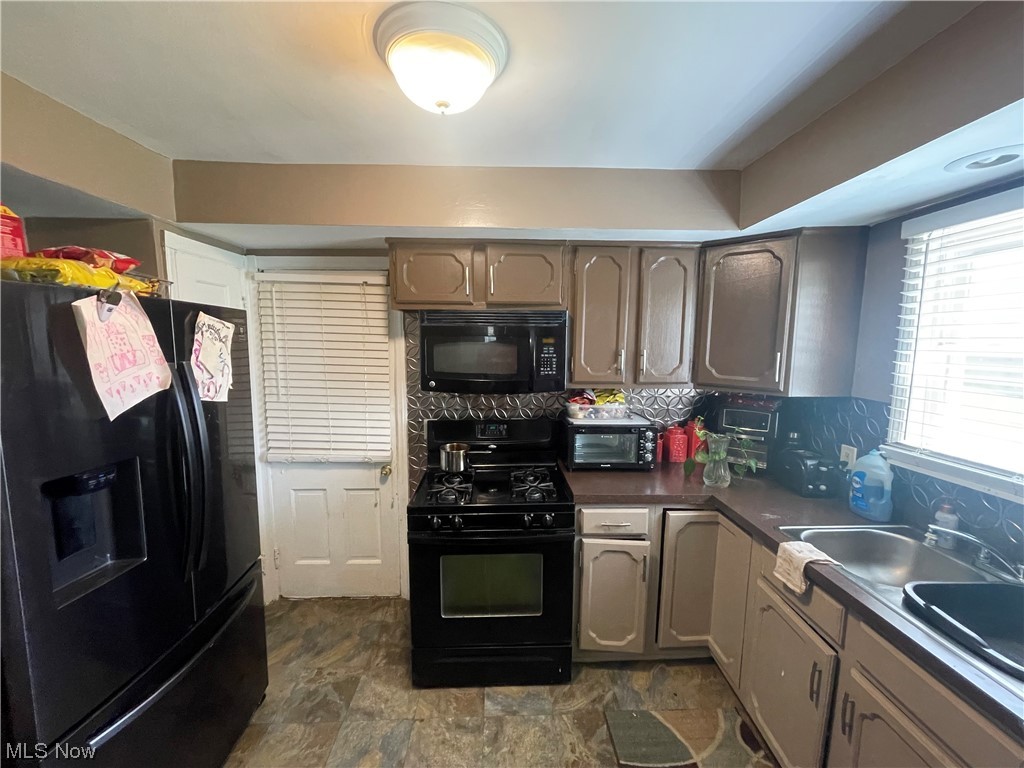 3954 Colony Road South Euclid, OH 44118 - Photo 9 of 24