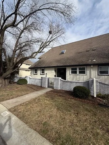 $379,000 | 68 Woodbridge Lane, Kansas City, MO 64145