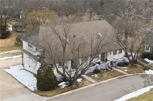 $379,000 | 68 Woodbridge Lane, Kansas City, MO 64145