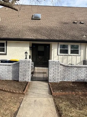 $379,000 | 68 Woodbridge Lane, Kansas City, MO 64145