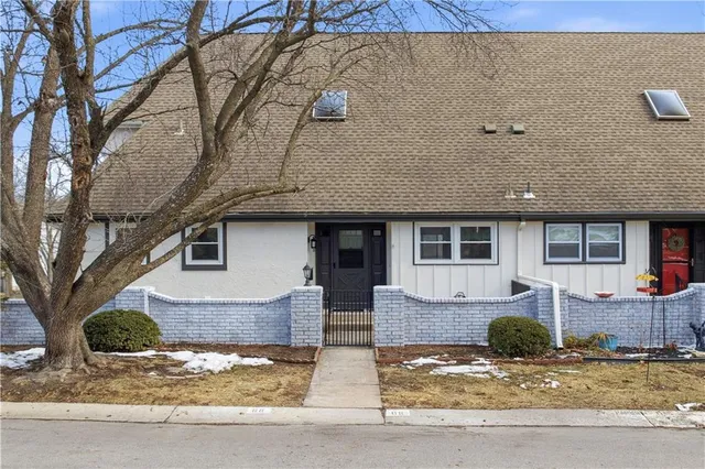 $379,000 | 68 Woodbridge Lane, Kansas City, MO 64145