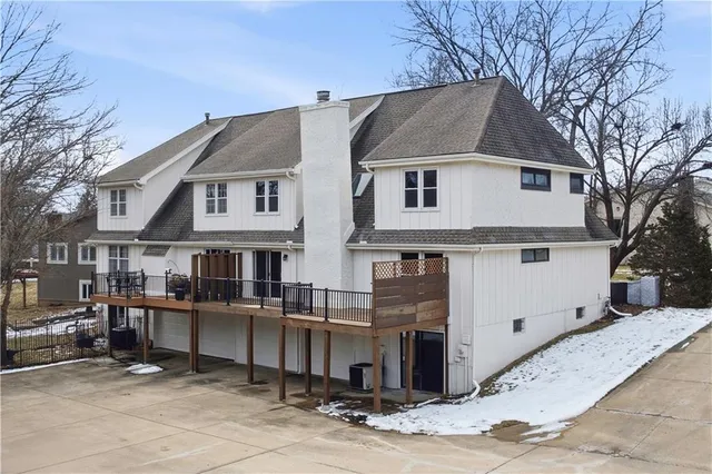 $379,000 | 68 Woodbridge Lane, Kansas City, MO 64145
