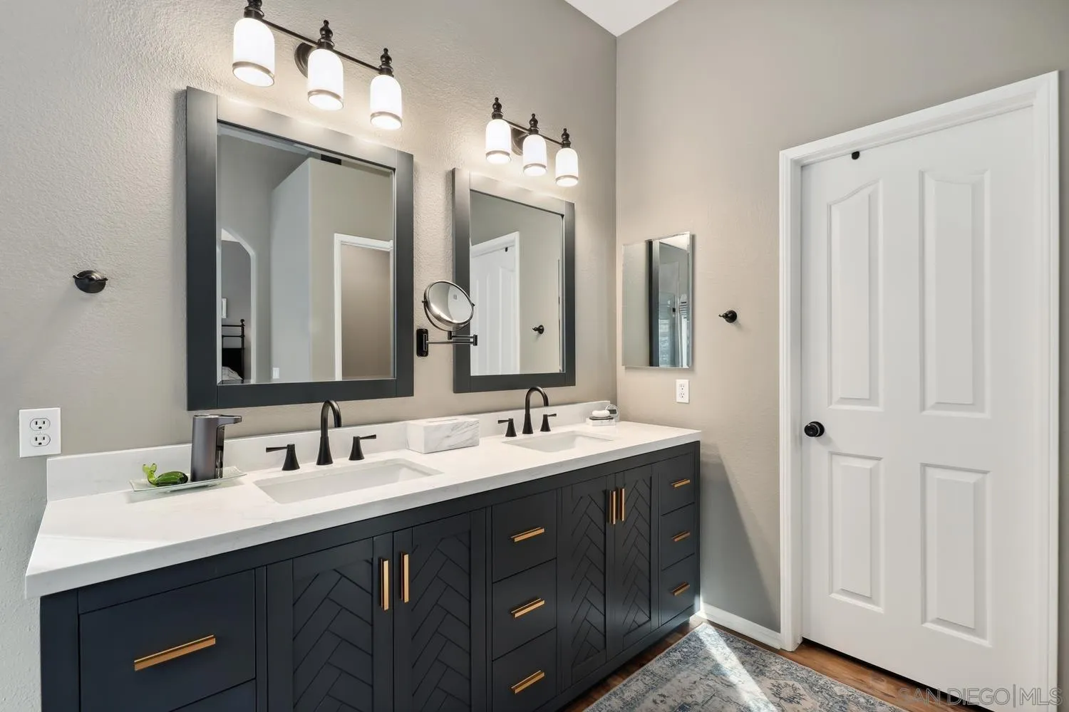1783 Palomares Road Fallbrook, CA 92028 - Photo 17 of 40 a bathroom with a double vanity sink and a mirror