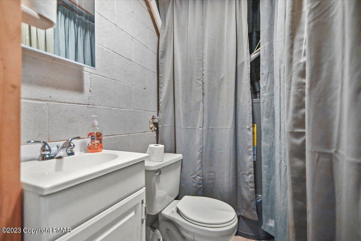 3237 Windemere Drive Bushkill, PA 18324 - Photo 34 of 50 a bathroom with a sink toilet and shower