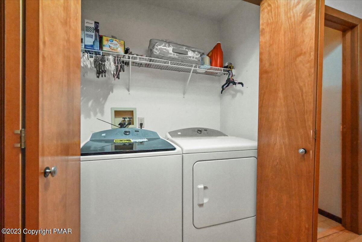 3237 Windemere Drive Bushkill, PA 18324 - Photo 35 of 50 a utility room with dryer and washer